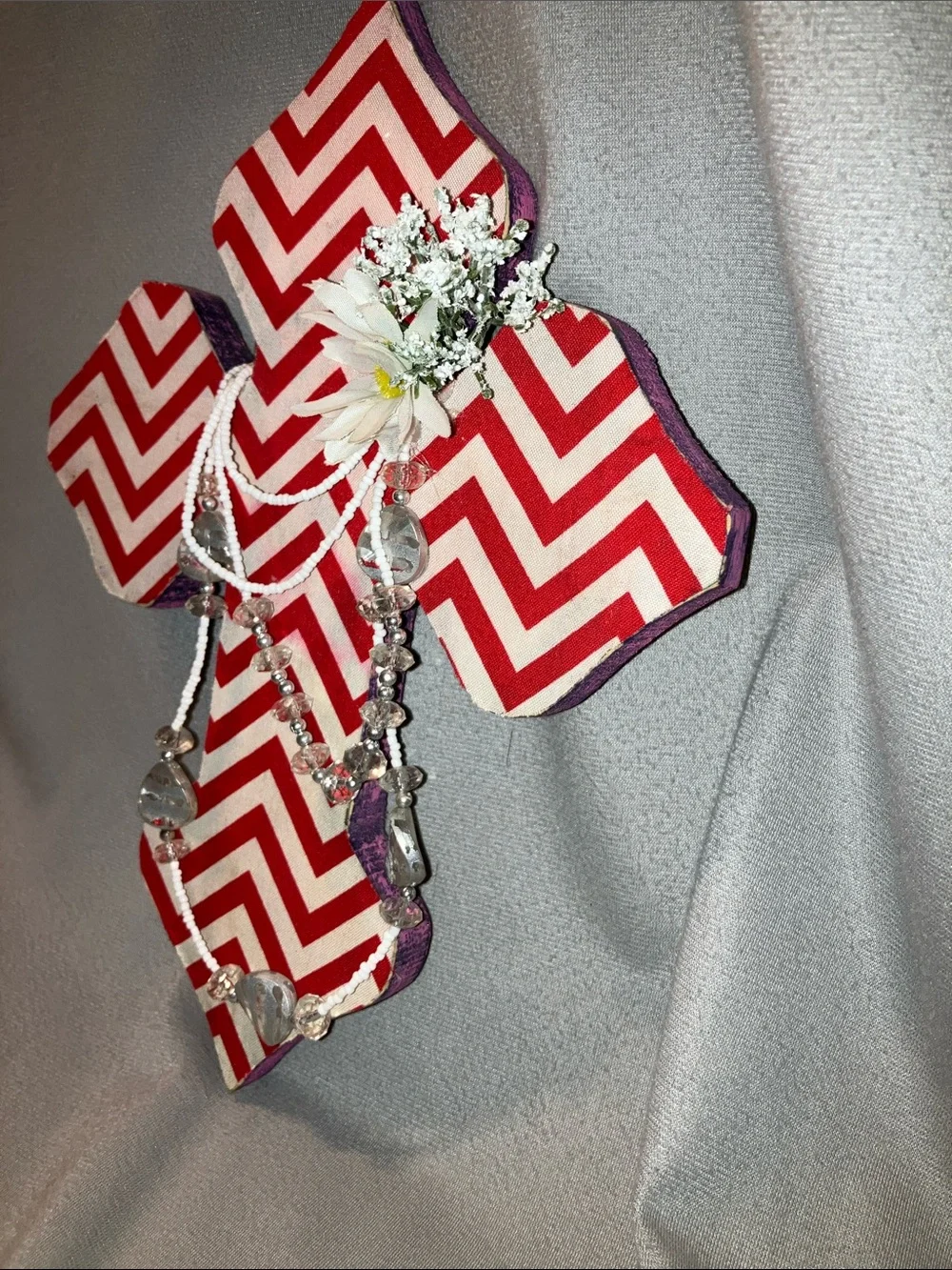 Red Chevron Cross Wall Décor with Daisy Accent